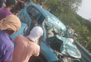 गाजियाबाद के राज नगर एक्सटेंशन रोड पर तेज रफ्तार कार घुसी डंपर में चालक की हुई मौके पर मौत