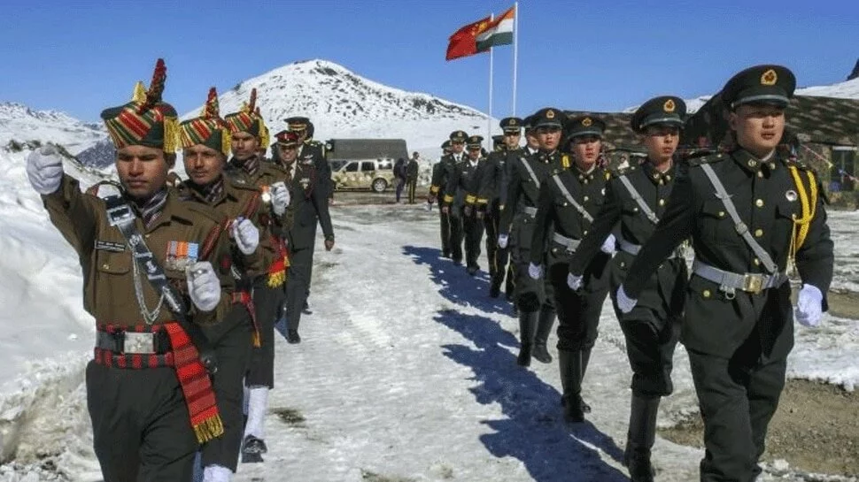 भारत-चीन सीमा पर और बढ़ा तनाव, चीन लगातार बढ़ा रहा सैनिक, गाड़े 100 टेंट